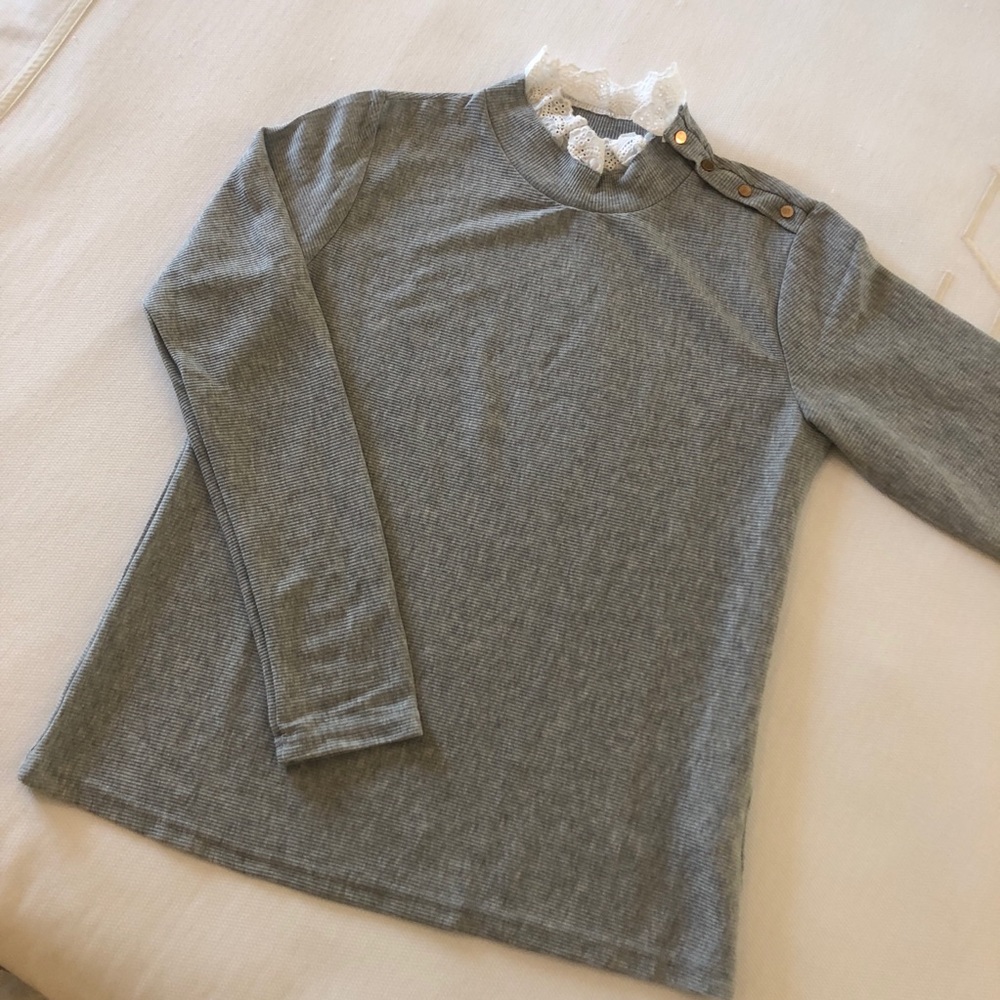 Cute cotton gray knit long sleeve pullover size S